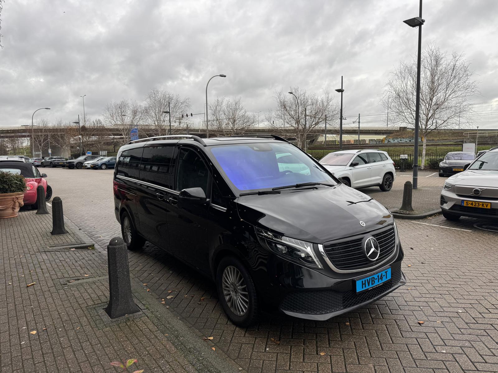 LV Taxi  اكتشف جمال هولندا مع